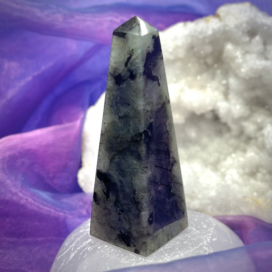 Obelisk Labradorite Quality 11 cm | Carpe Diem With Remi