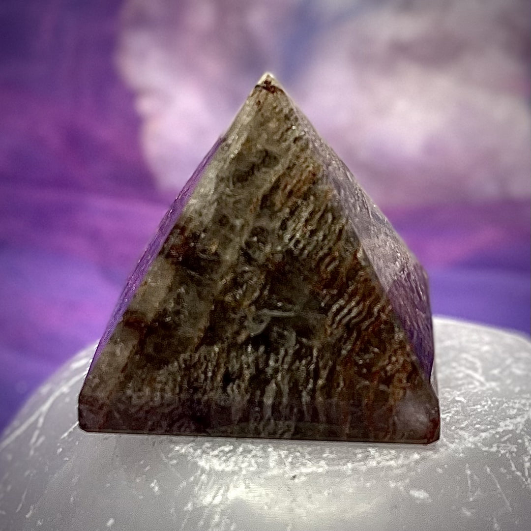 Pyramid Thousand Layer Quartz 4.3 cm