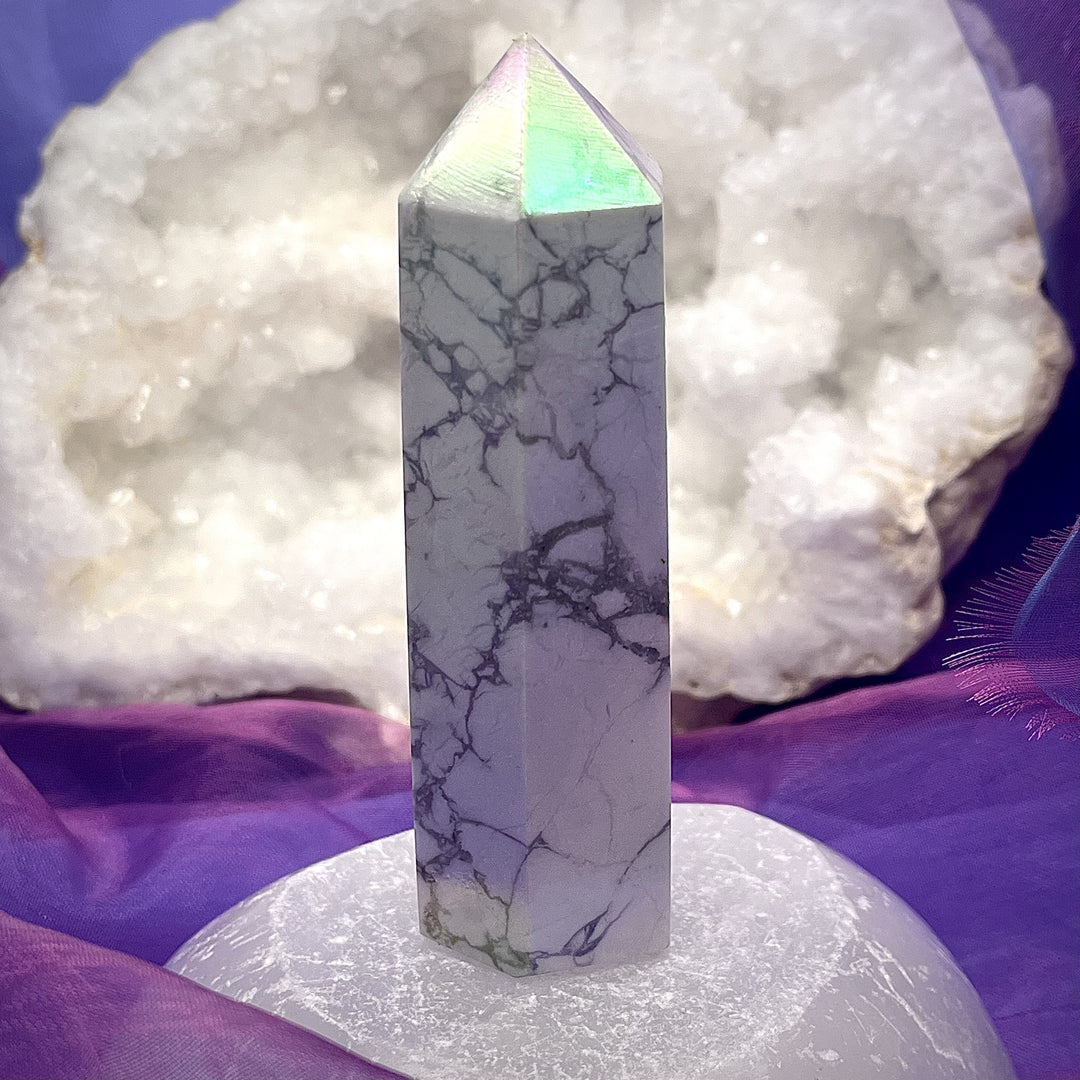 Tower Aura Howlite 9.3 cm