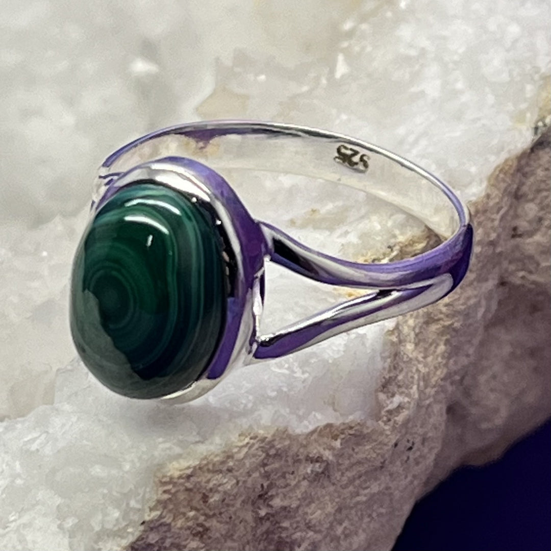 Ring Malachite Oval 1.4 cm Assorted