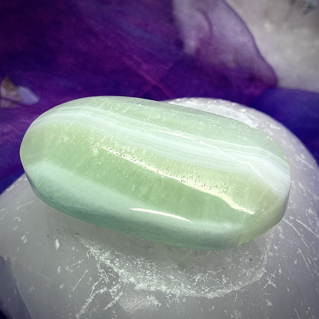 Palm Stone Pistachio Calcite 6.7 cm