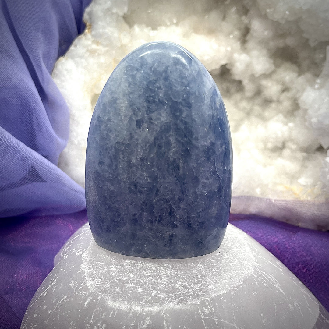 Dome Blue Calcite 7.1 cm