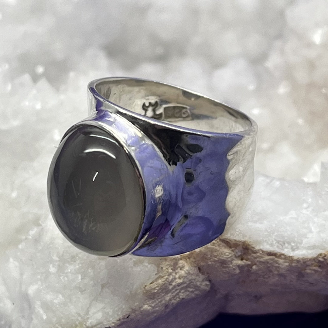 Ring Cats Eye Moonstone Hammered