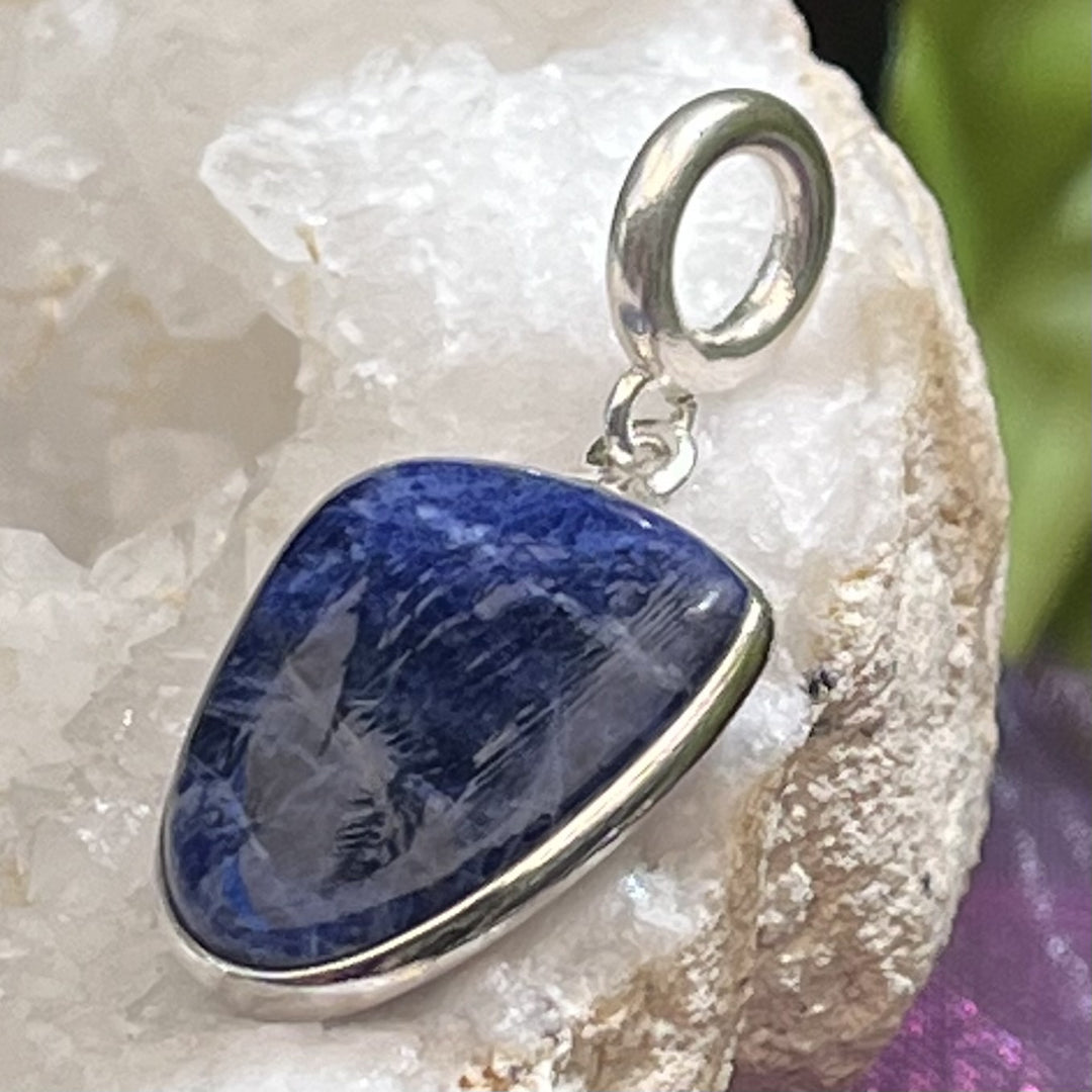 Pendant Sodalite Shield 3.1 cm