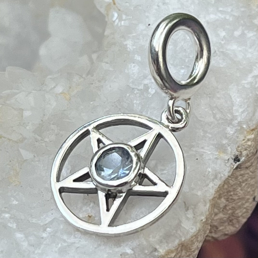 Pendant Blue Topaz Pentagram Round 2.6 cm