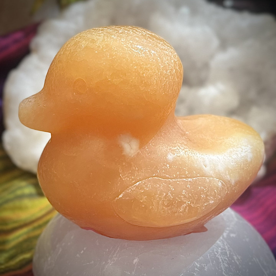 Duck Orange Calcite 10.1 cm