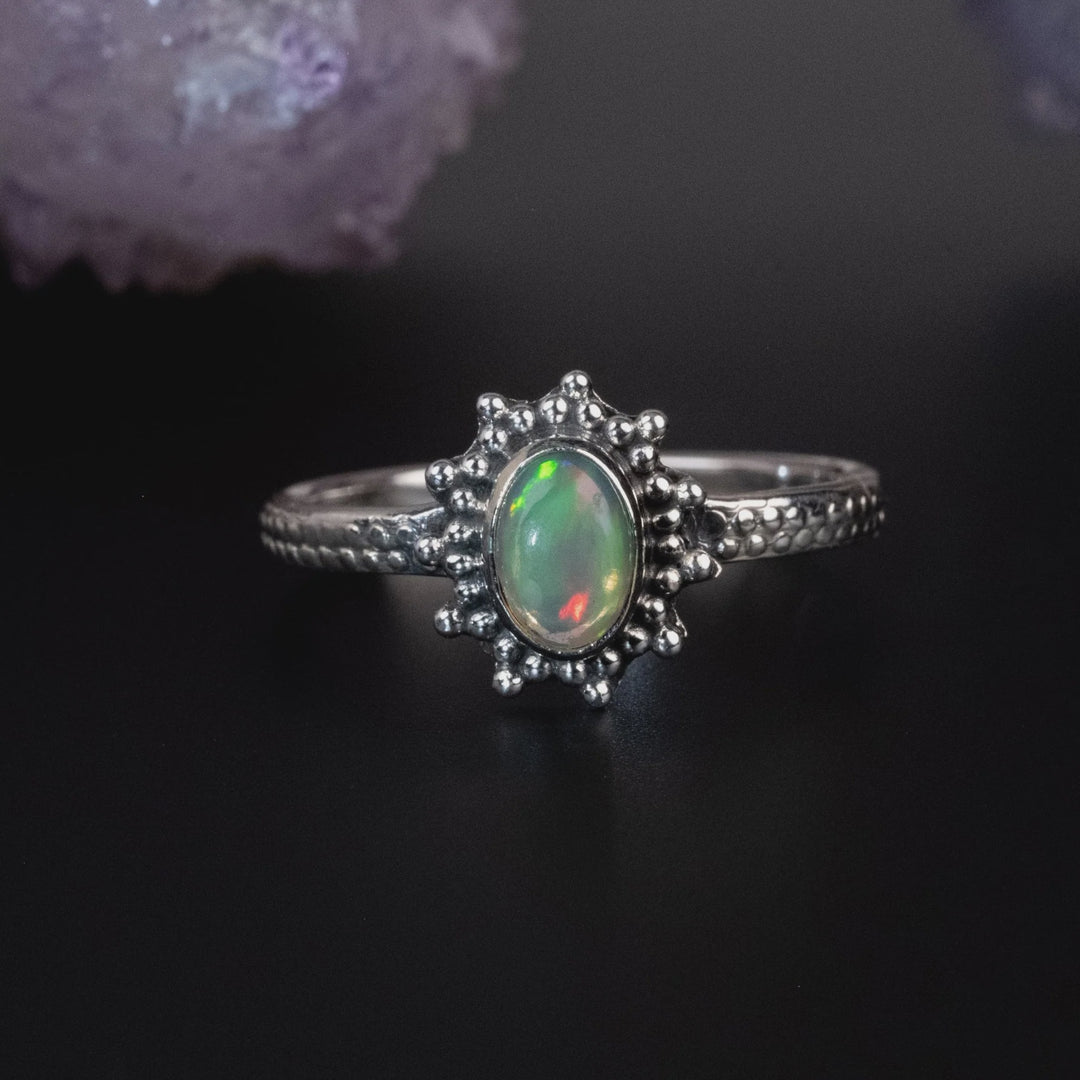 Ring Ethiopian Opal Oval 0.5 cm