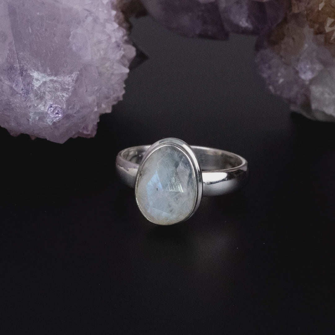 Ring Moonstone Oval Faceted 1.2 cm