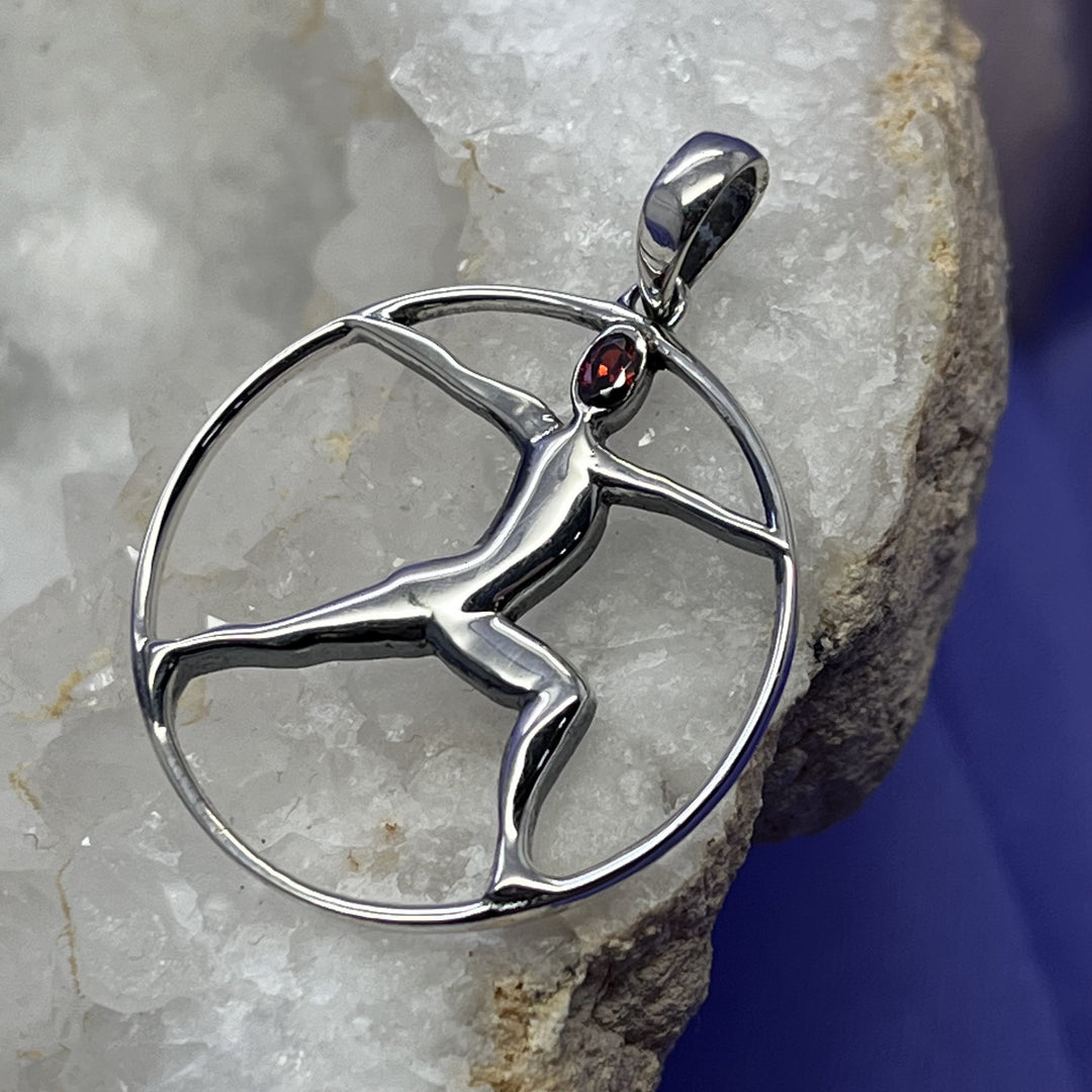 Pendant Garnet Yoga Warrior Round 3.2 cm