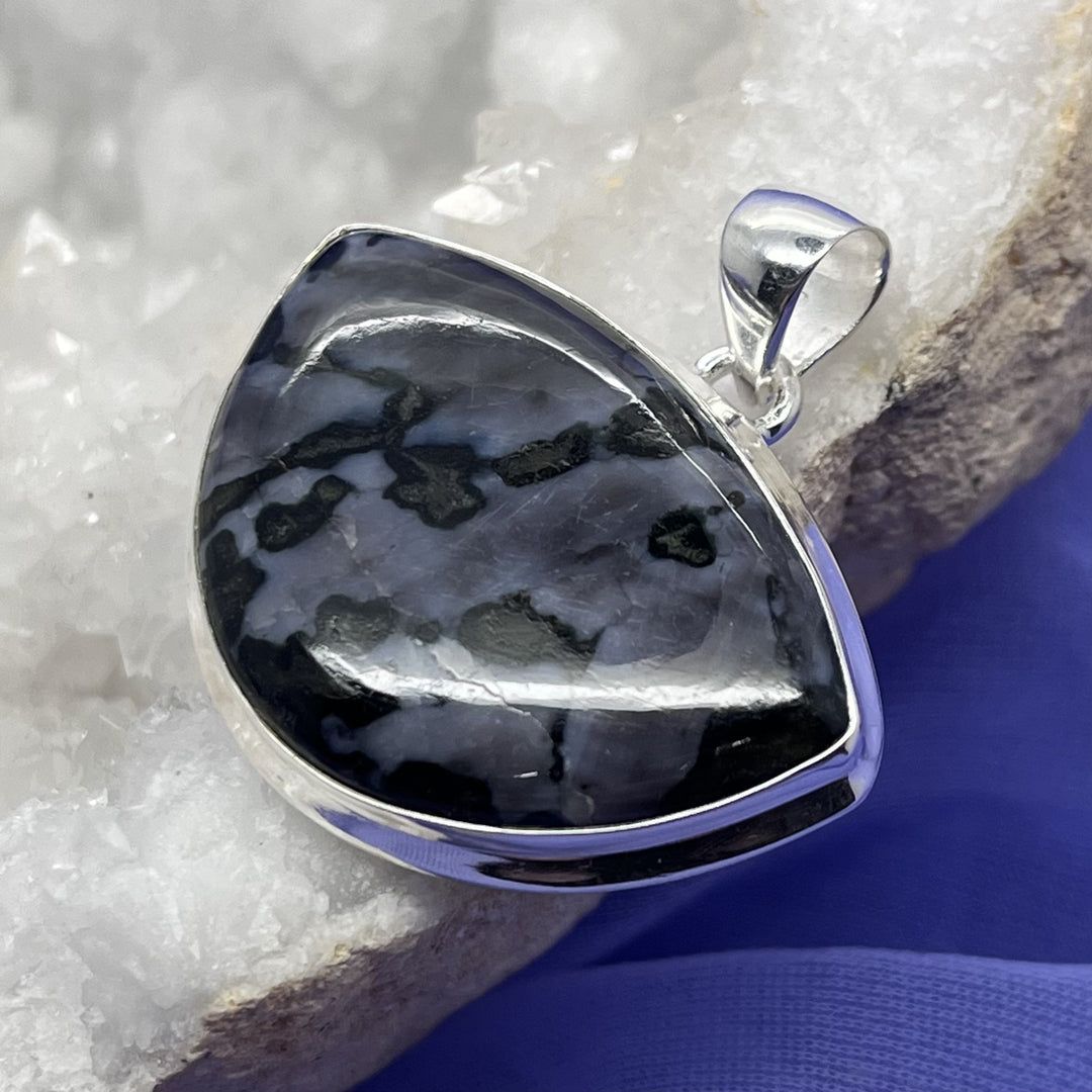 Pendant Mystic Merlinite Freeform 3.7 cm