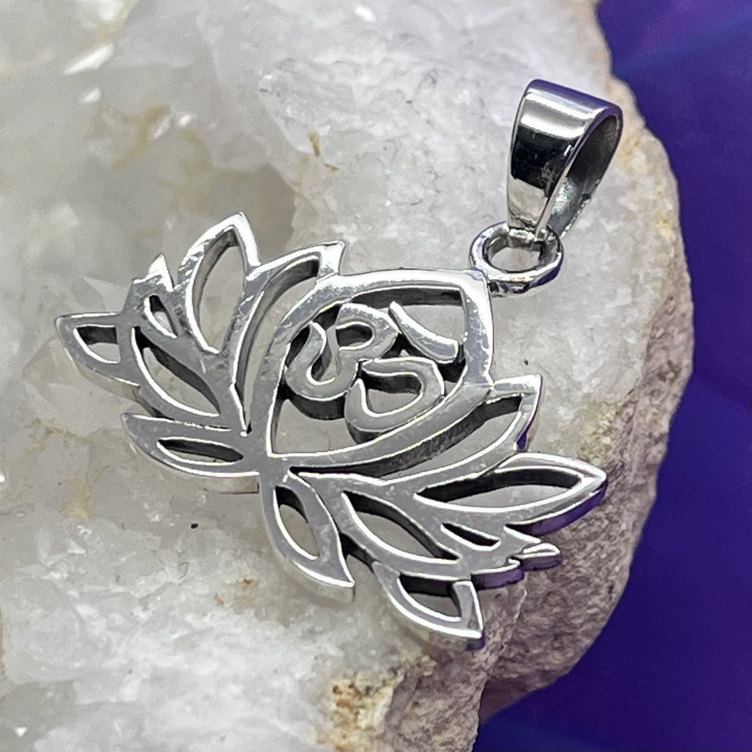 Pendant Lotus Om 2.8 cm