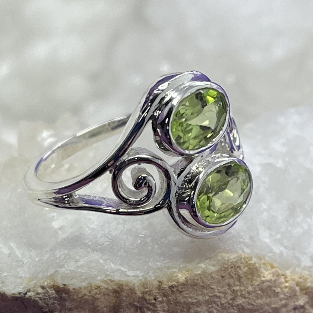 Ring Peridot Two Stone Filigree 0.8 cm