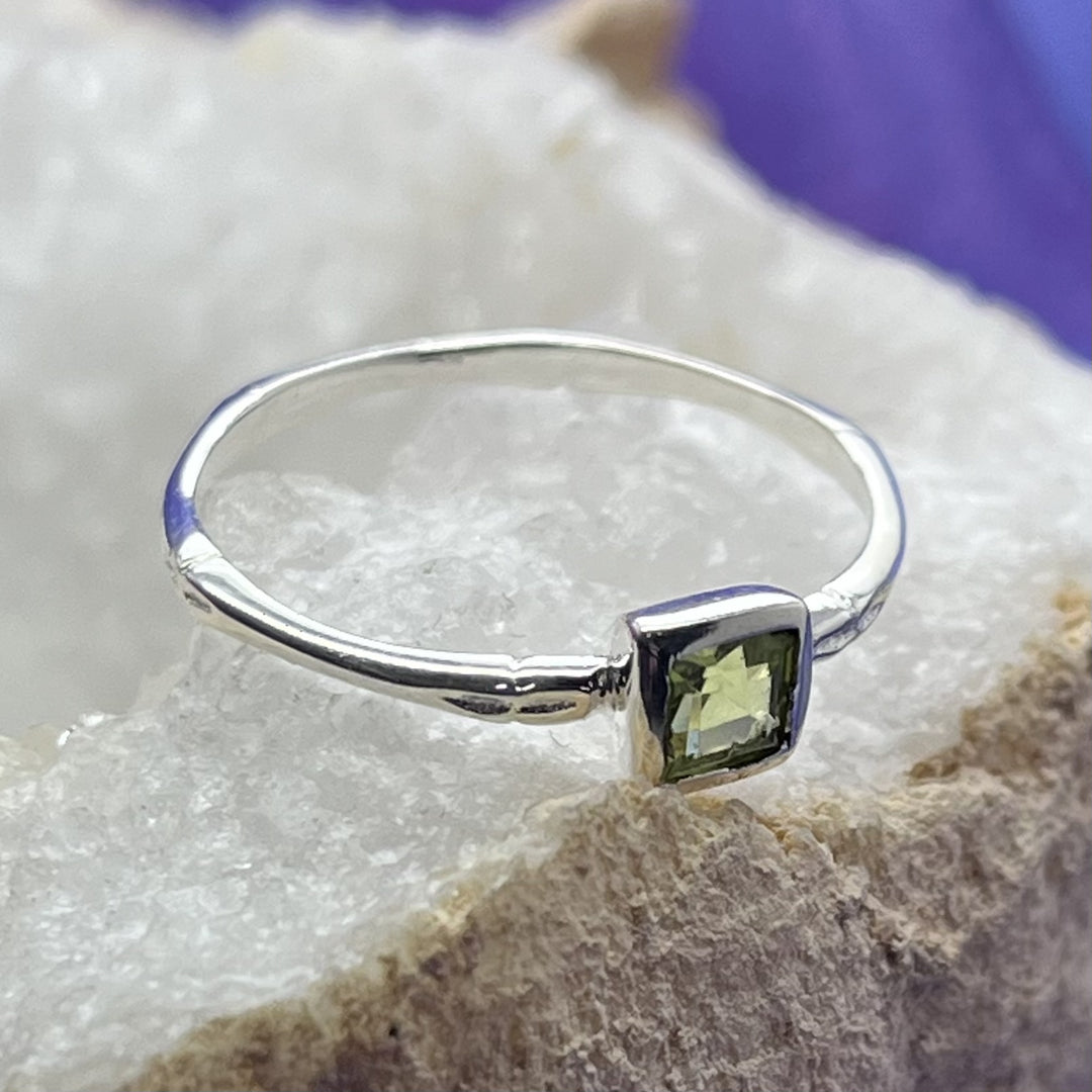 Ring Peridot Square Mini Faceted 0.5 cm