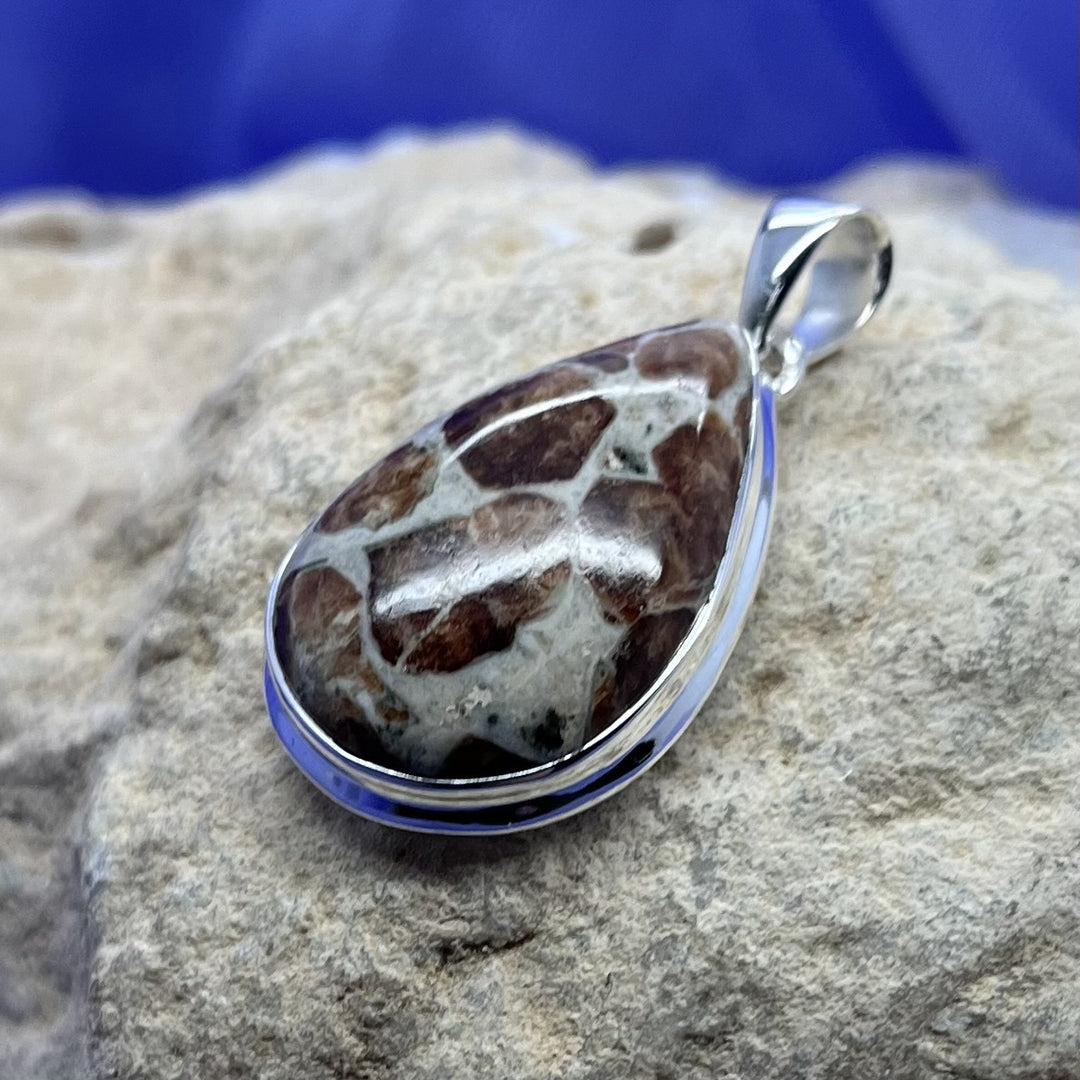 Pendant Garnet in Limestone Teardrop 3.8 cm