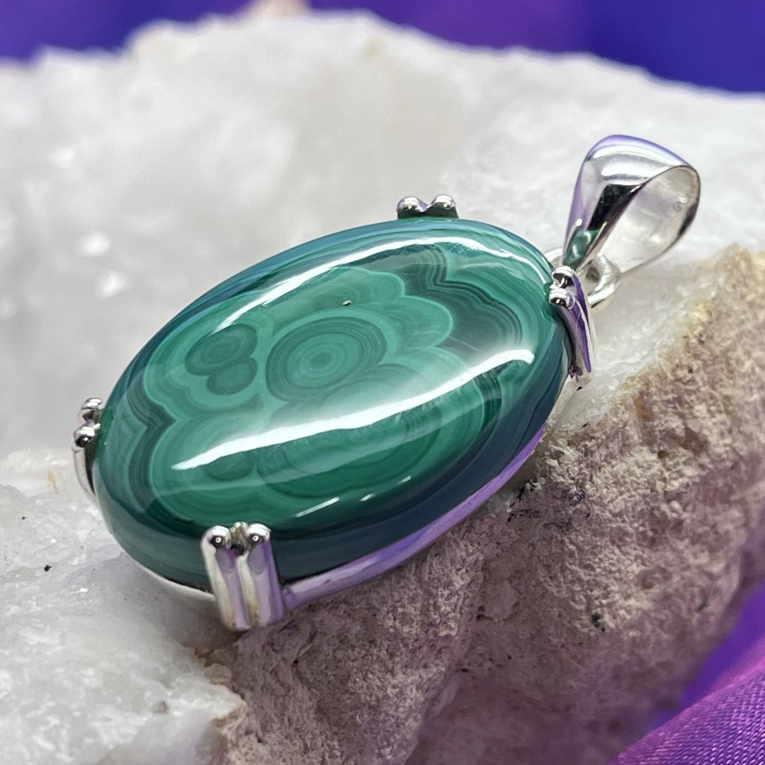 Pendant Malachite Oval in Claw Setting 3.9 cm