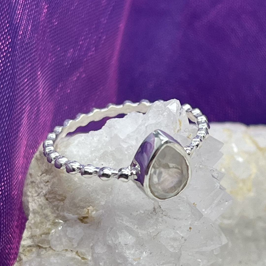 Ring Rainbow Moonstone Teardrop Faceted 0.8 cm