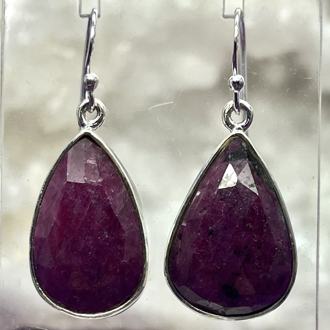 Earrings Ruby Teardrop Faceted 3.7 cm